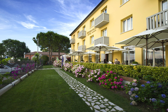 Viktoria Palace Hotel - photo 9