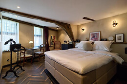 Frenchie Hotel & Restaurant