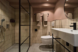 Frenchie Hotel & Restaurant