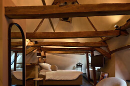 Frenchie Hotel & Restaurant