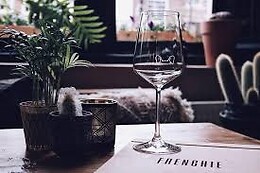 Frenchie Hotel & Restaurant