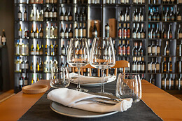 SEIS WINE BAR - GARRAFEIRA & PETISCOS
