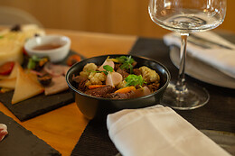 SEIS WINE BAR - GARRAFEIRA & PETISCOS