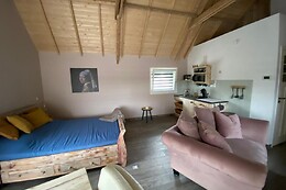 Bed and Breakfast  In Two